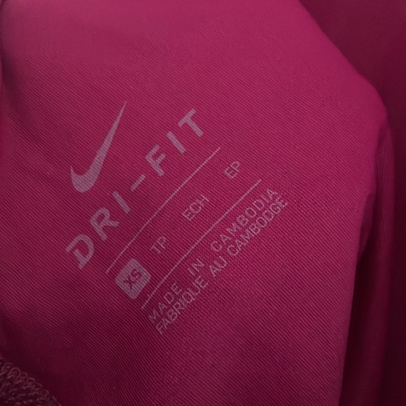 Nike women’s workout top - size XS - Picture 9 of 9